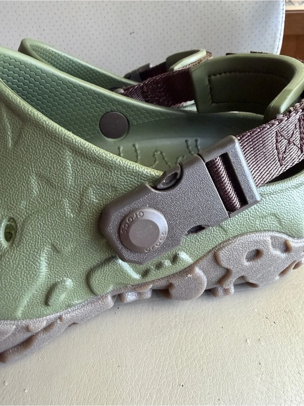 825 EUC Men’s Crocs All Terrain Atlas Green Clogs with Canvas Straps